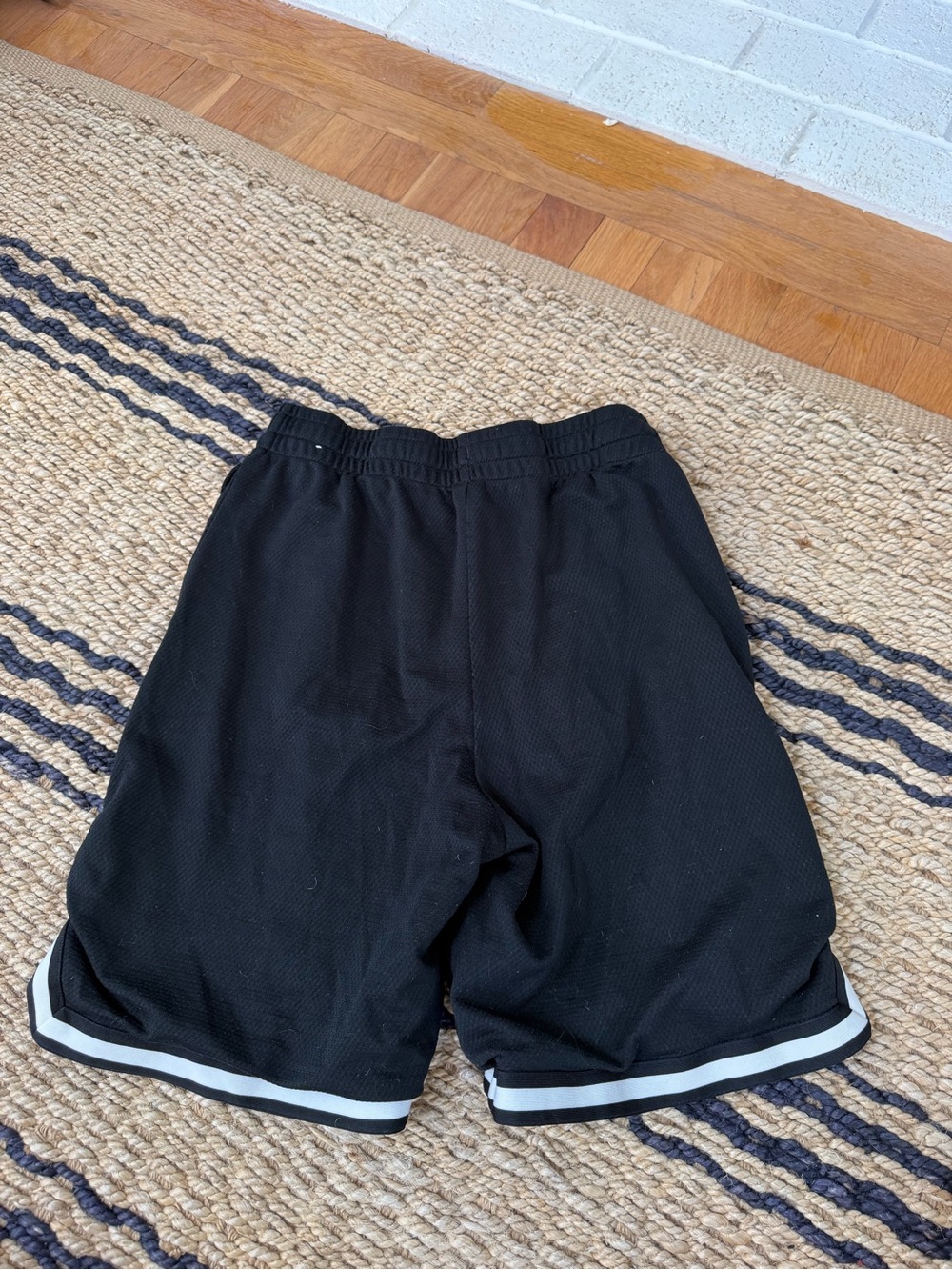 Nike Boys Black Basketball Shorts with Giannis Antetokounmpo Logo, Size XL - Picture 2 of 4
